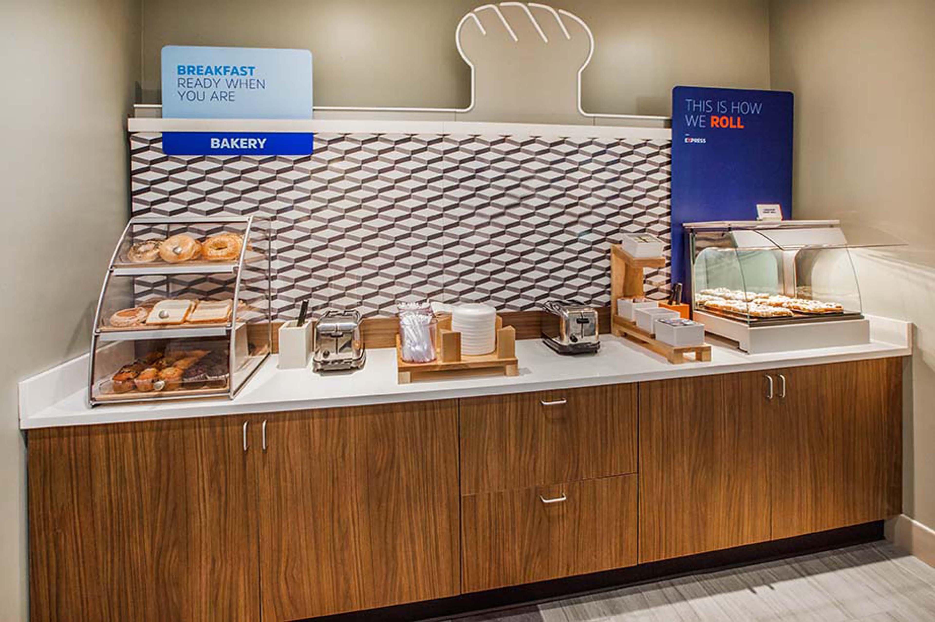 Holiday Inn Express Florence Northeast By Ihg Exterior photo